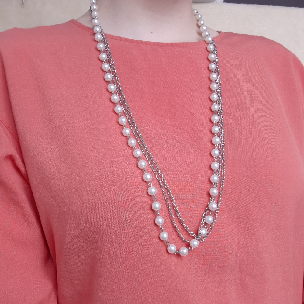 Pearl and silver chain necklace